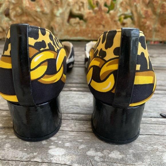 Stuart Weitzman Hold Link Shoes - Picture 4 of 10